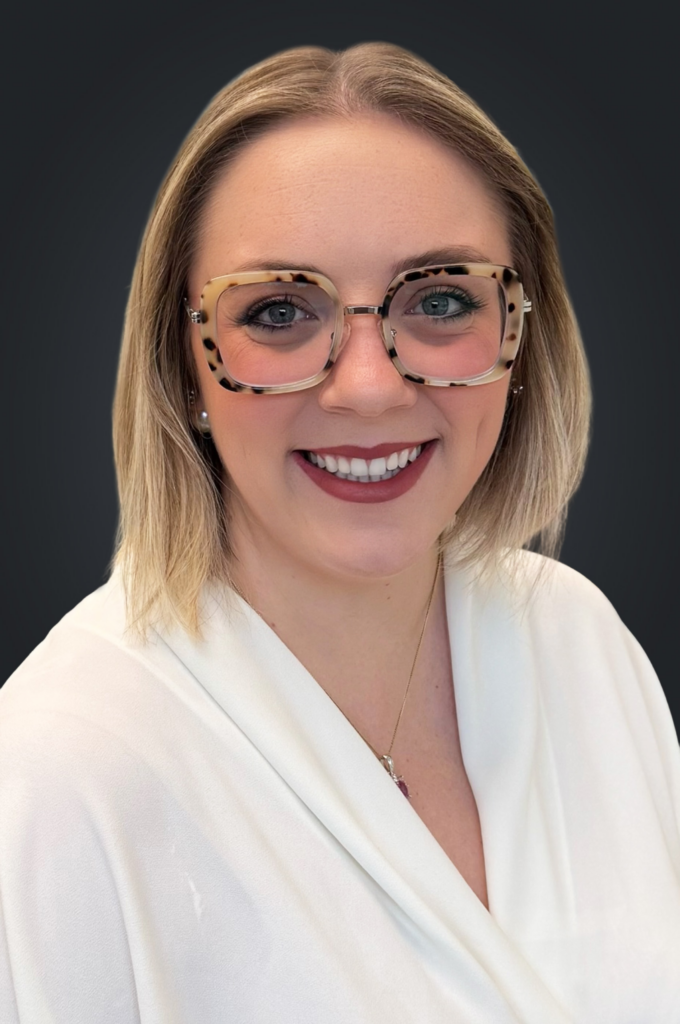 Savannah Clay headshot